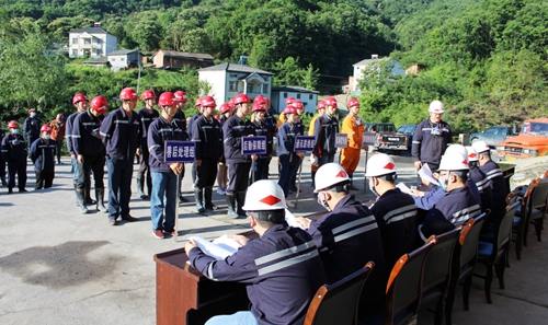礦業(yè)公司：思維碰撞、經驗共享，講出班組安全管理標準化建設好辦法(圖3)