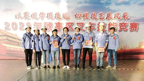 宜昌市猇亭區(qū)總工會(huì)組織叉車(chē)技能競(jìng)賽，股份公司多名選手獲得榮譽(yù)(圖1)
