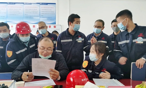 新疆宜化氯堿分廠氯乙烯三班、合成二班榮獲準(zhǔn)東開發(fā)區(qū)安全標(biāo)準(zhǔn)化示范班組稱號(圖3)