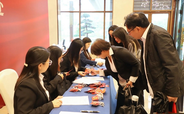 肩負重托共謀發(fā)展！集團七屆二次職代會代表報到并參觀田家河新項目(圖1)