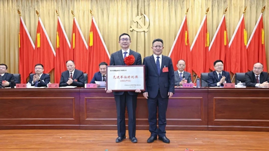 宜化集團(tuán)2023年度總結(jié)表彰、改革創(chuàng)新暨七屆三次職工代表大會(huì)開(kāi)幕(圖3)