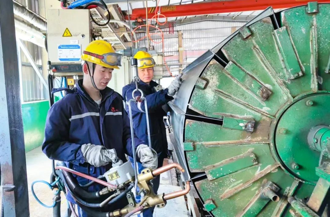 青海宜化電石分廠電極殼班：加強(qiáng)標(biāo)準(zhǔn)化建設(shè)，保障電石爐長周期穩(wěn)定運(yùn)行(圖4)