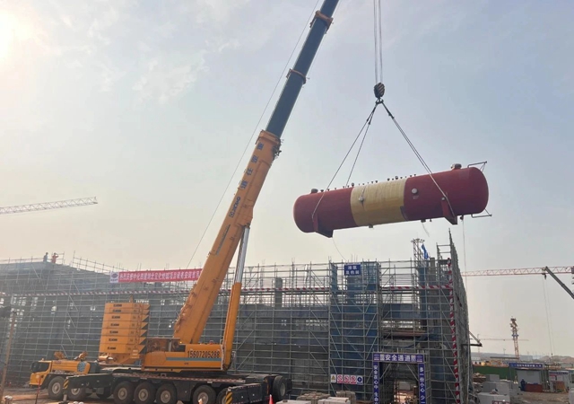 首臺大型設(shè)備“落戶”，氯堿新能源項目吹響工程設(shè)備安裝新號角！