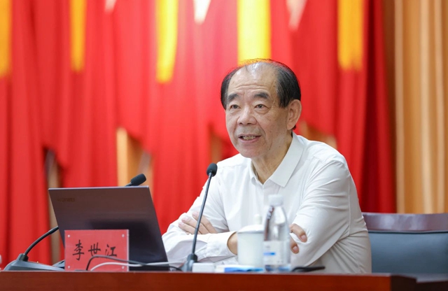 多氟多公司董事長(zhǎng)李世江在“宜化大講堂” 作專(zhuān)題輔導(dǎo)(圖2)