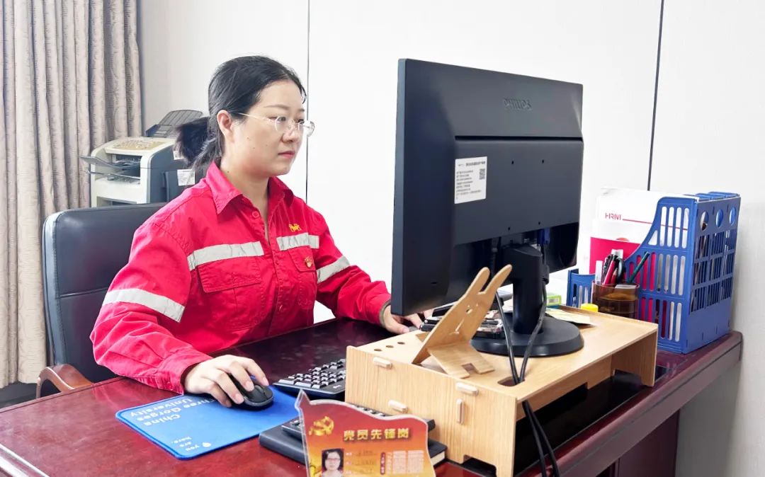 【宜化榜樣】化機(jī)公司牛艷嬌：恪盡職守勇?lián)?dāng)，廉潔自律揚(yáng)清風(fēng)(圖3)