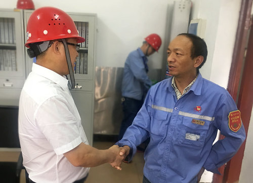 王大真到宜都園區(qū)、股份公司看望慰問(wèn)基層黨員
