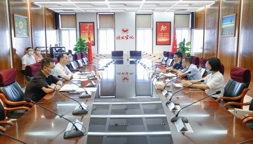 宜昌市總工會(huì)黨組書記、常務(wù)副主席皮祖武一行到宜化集團(tuán)調(diào)研