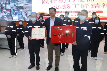 青海宜化PVC分廠(chǎng)聚合一班榮獲青海高原“工人先鋒號(hào)”榮譽(yù)稱(chēng)號(hào)