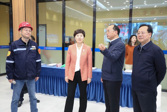 烏海市委副書(shū)記、市長(zhǎng)崔景英一行到宜化集團(tuán)調(diào)研