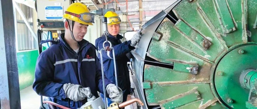 青海宜化電石分廠電極殼班：加強(qiáng)標(biāo)準(zhǔn)化建設(shè)，保障電石爐長(zhǎng)周期穩(wěn)定運(yùn)行