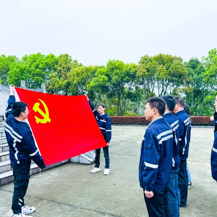 在緬懷中汲取奮進(jìn)力量！這場(chǎng)主題黨日活動(dòng)“走心”更“入心”！